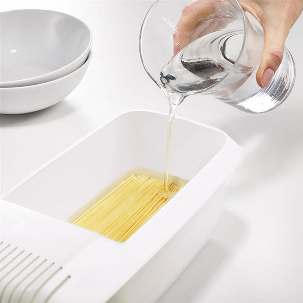 Microwave Pasta Cooker Integrated Strainer Lid BPA-Free Dishwasher-Safe
