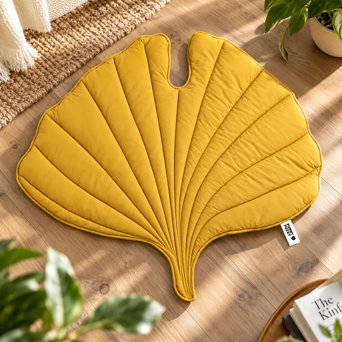 Pet Blanket Leaf Shaped Quilted Machine Washable