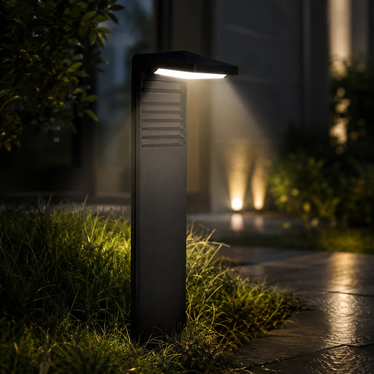 Solar Outdoor Lamp Freestanding Dusk-To-Dawn