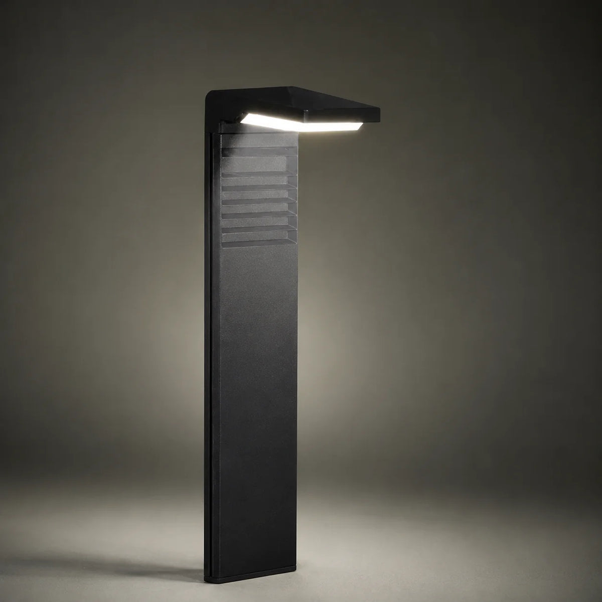 Solar Outdoor Lamp Freestanding Dusk-To-Dawn