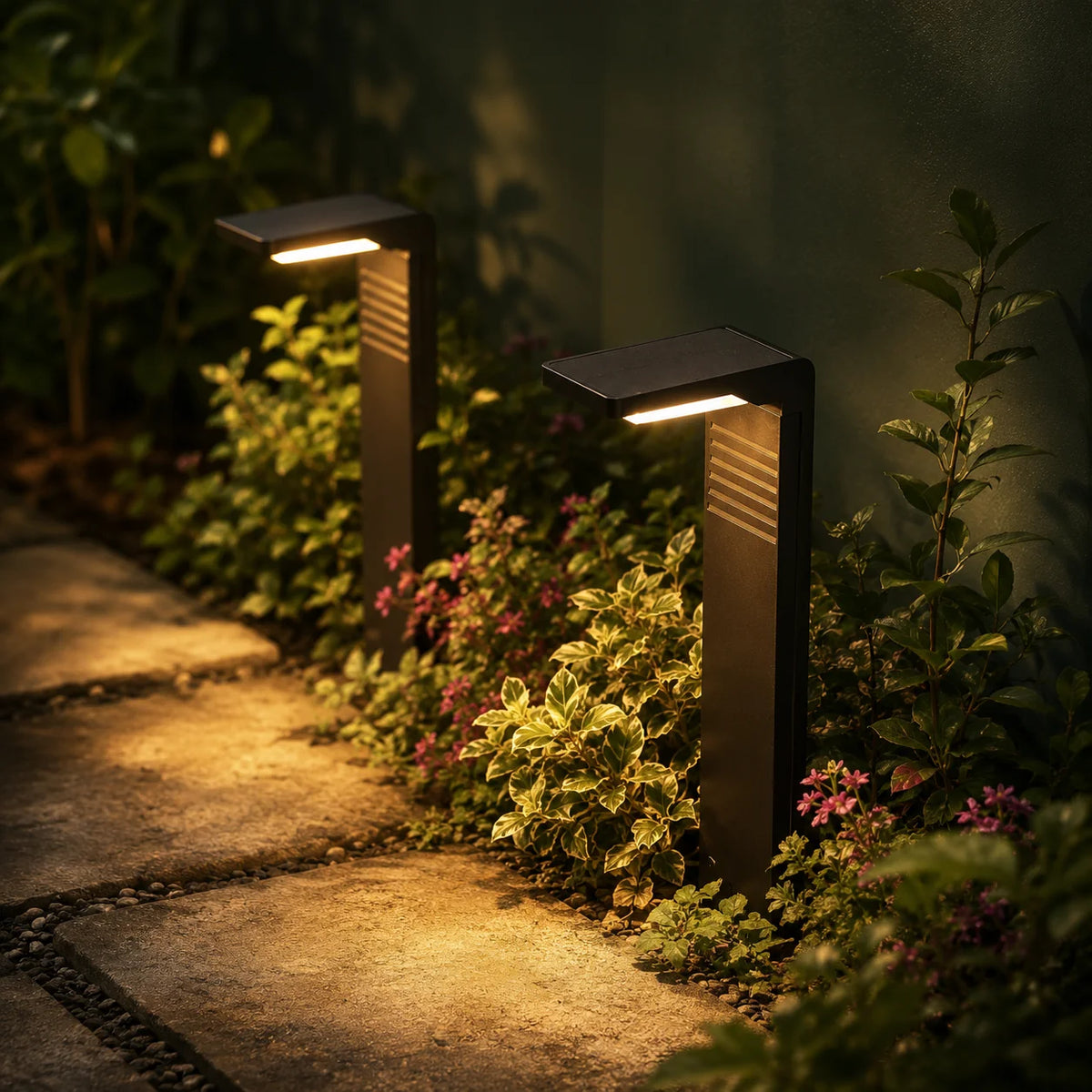 Solar Outdoor Lamp Freestanding Dusk-To-Dawn